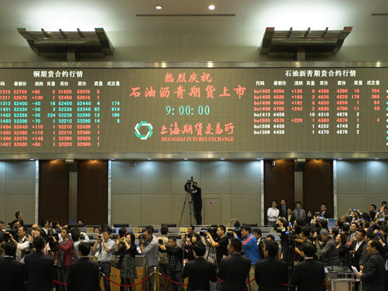 COMEX黄金期货涨09%报33735美元盎司