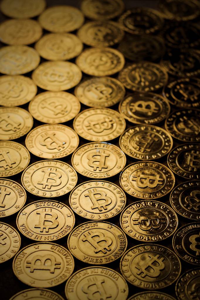 比特币再度破位距离确立大顶再近一步!全球股市迎来“尖峰时刻”